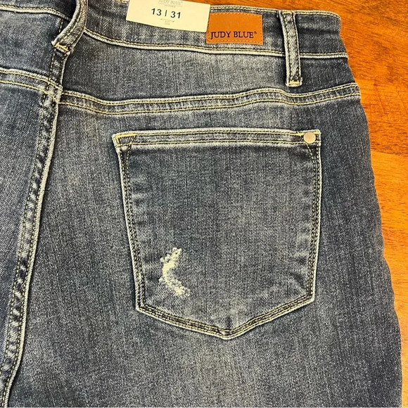 NWT Judy Blue Distressed High Rise Boyfriend Fit Size 13/31 - Picture 13 of 14